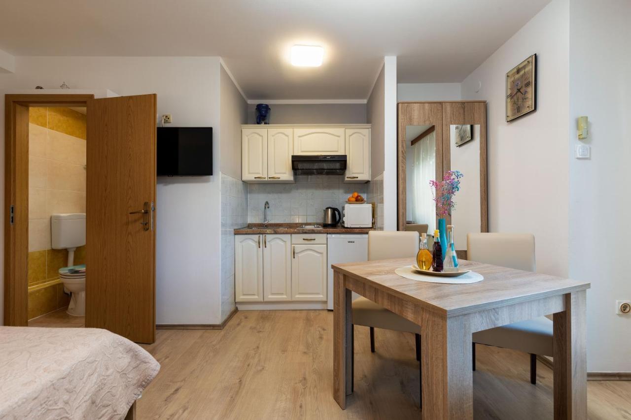 Apartments Kristina 罗维尼 外观 照片