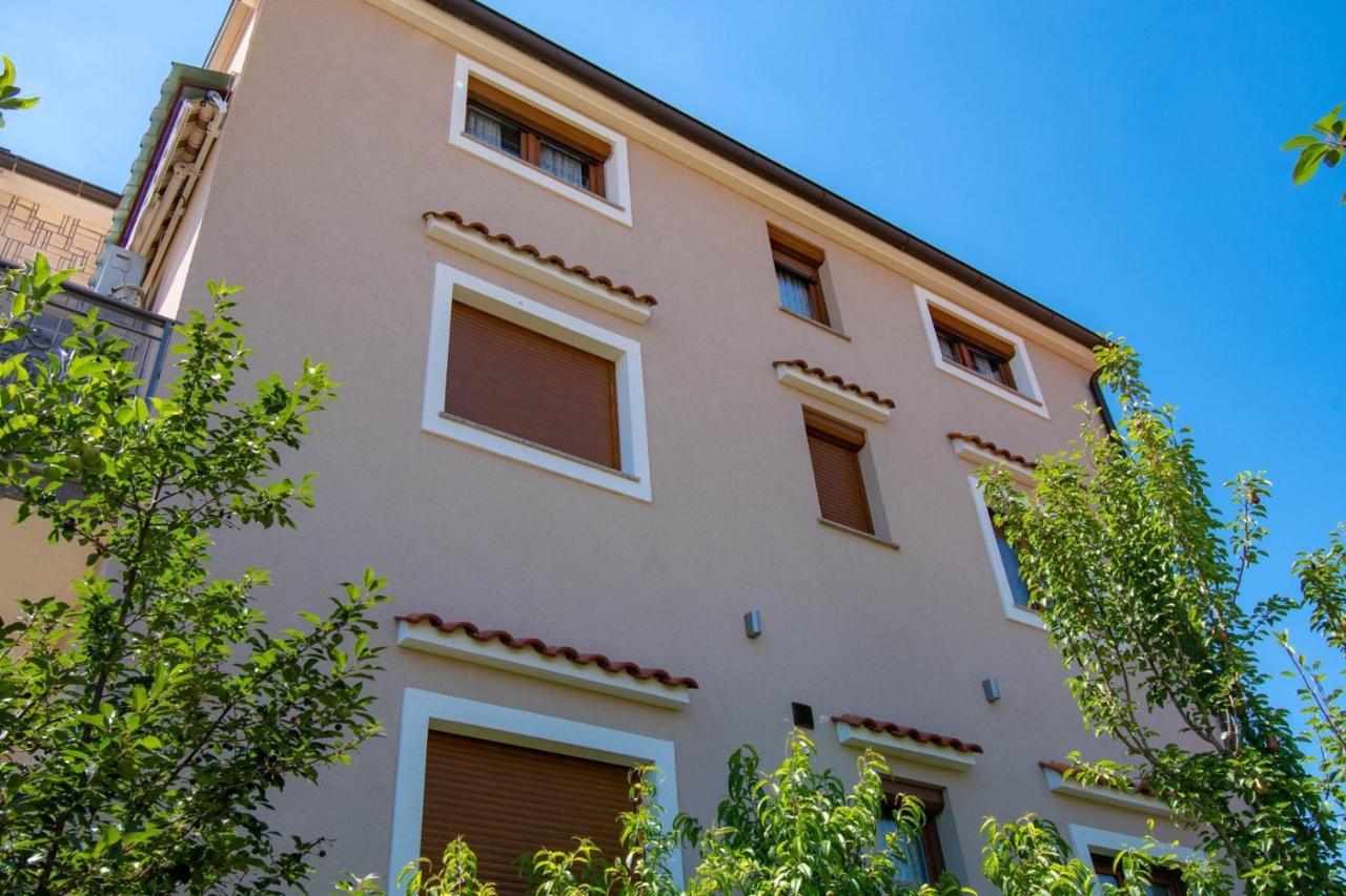 Apartments Kristina 罗维尼 外观 照片